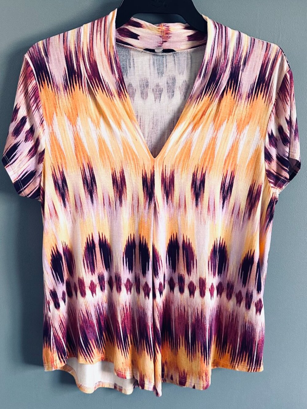 Cable & Gauge Vibrant V-neck short sleeve summer top Women's Large Like New